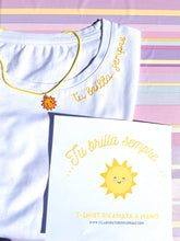 Carica l&#39;immagine nel visualizzatore di Gallery, T-SHIRT “tu brilla sempre”
